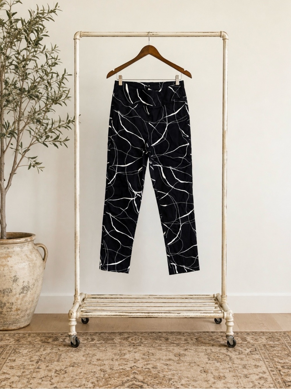 Black & White Abstract Print Women’s Pants
